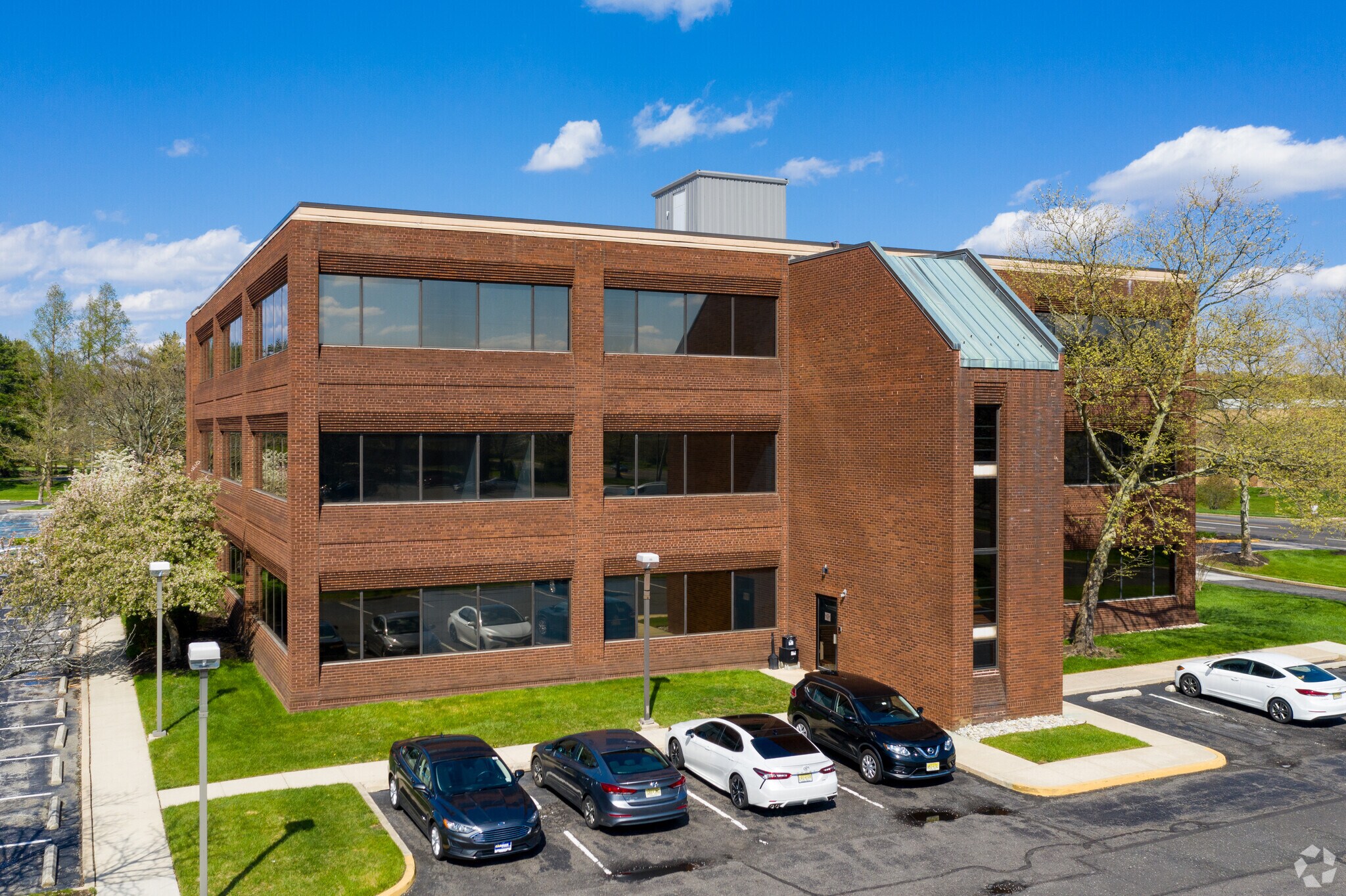 303 Fellowship Rd, Mount Laurel, NJ for lease Building Photo- Image 1 of 8