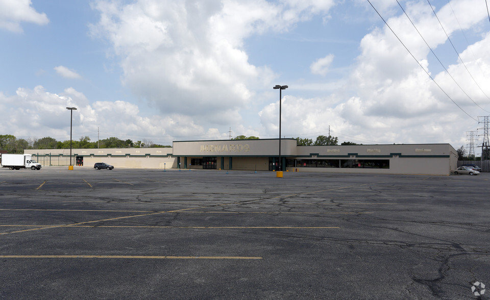 6800 Pendleton Pike, Indianapolis, IN 46226 | LoopNet