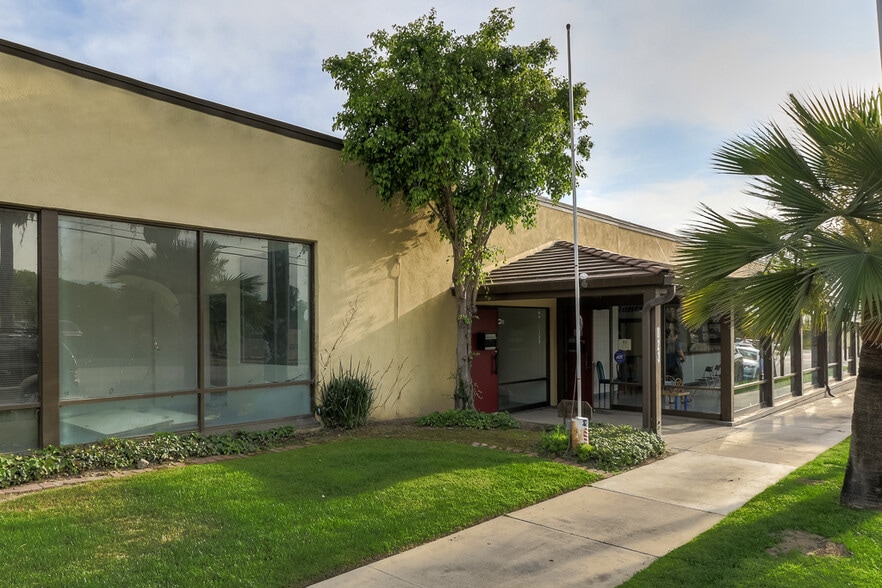 817 W Colton Ave, Redlands, CA for lease - Primary Photo - Image 1 of 23