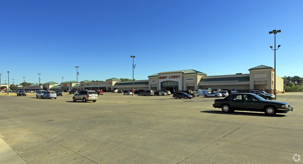 613 N Perkins Rd, Stillwater, OK for lease - Primary Photo - Image 1 of 7