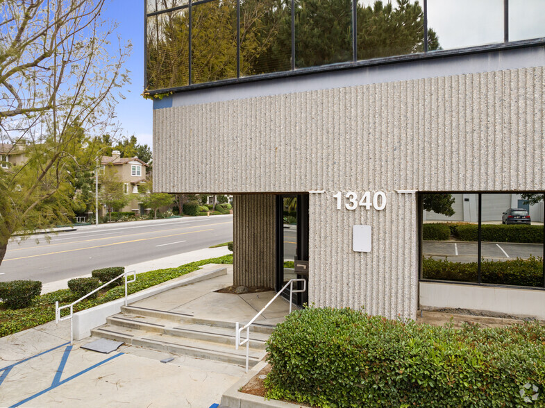 1340-1380 Flynn Rd, Camarillo, CA for sale - Building Photo - Image 3 of 6