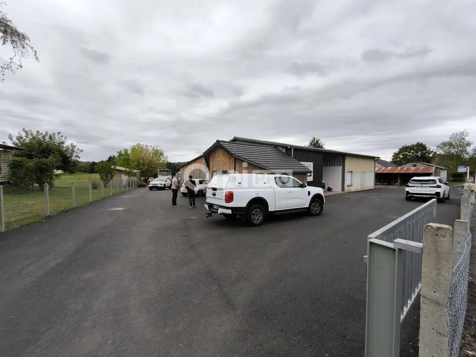 Office in Malemort for lease Building Photo- Image 1 of 7