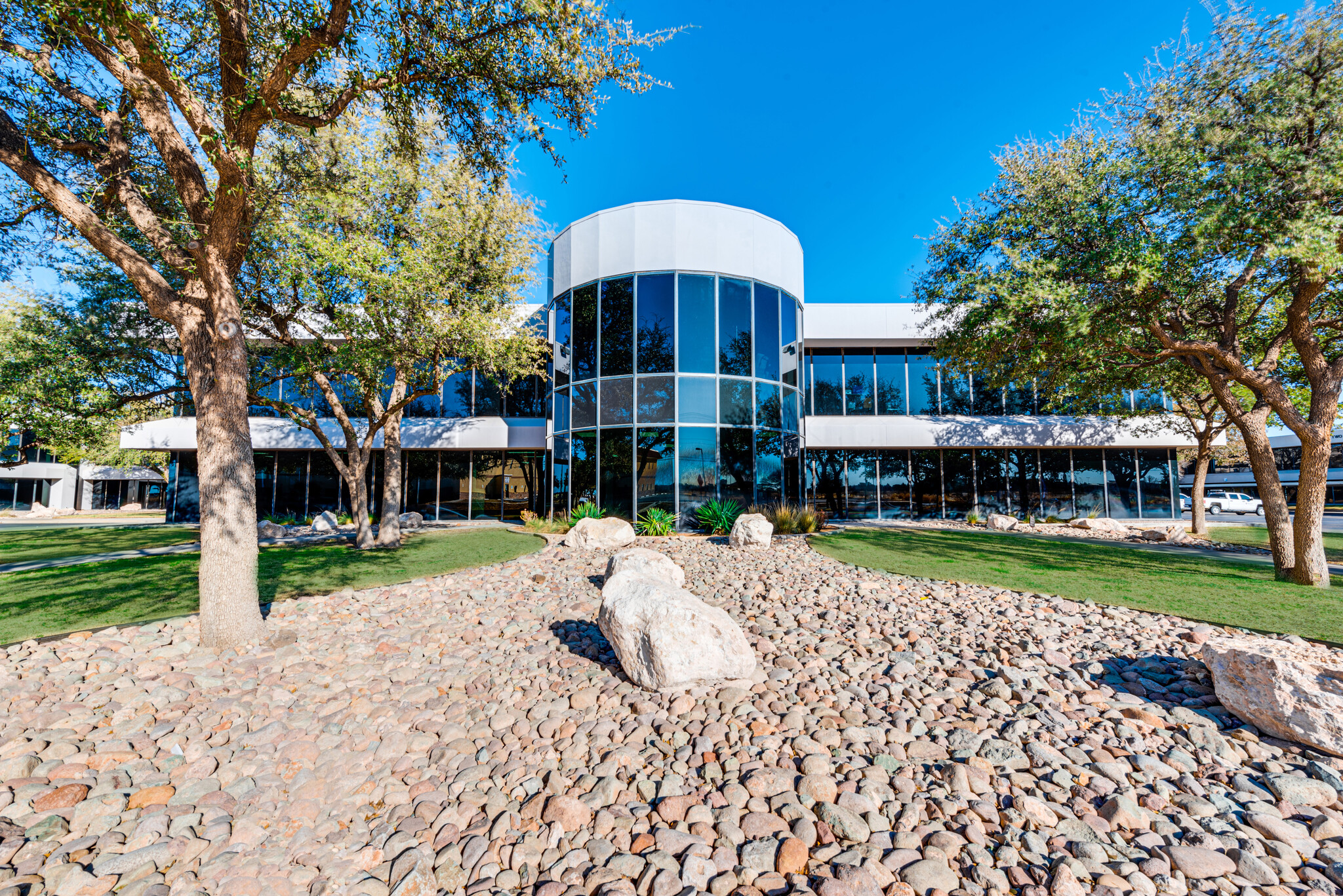 3300 N A St, Midland, TX for lease Building Photo- Image 1 of 19