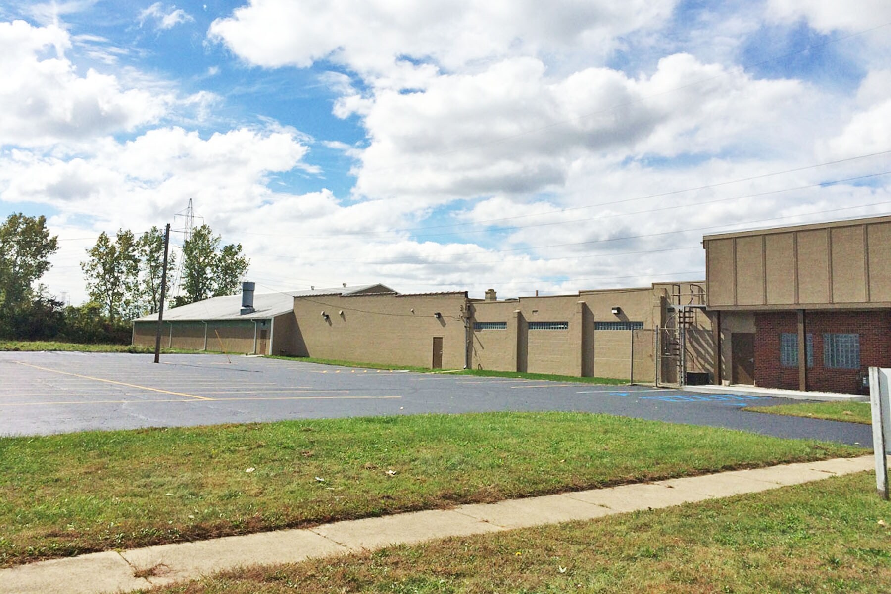 1607 Coining Dr, Toledo, OH for sale Building Photo- Image 1 of 1