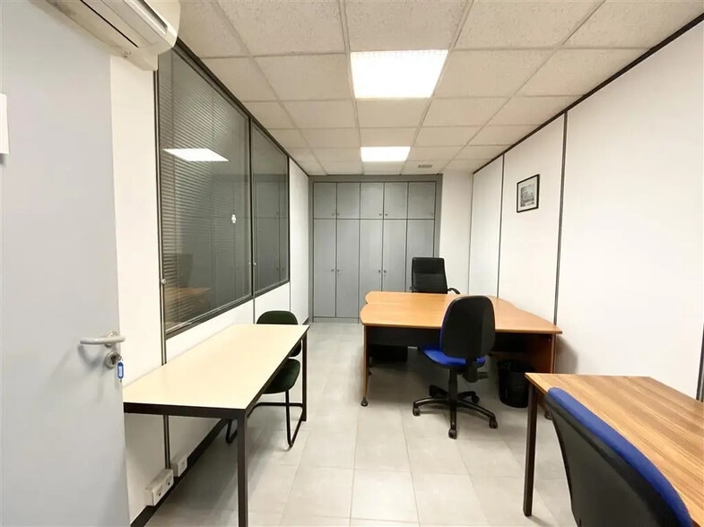 Office in Paris for lease - Building Photo - Image 3 of 7