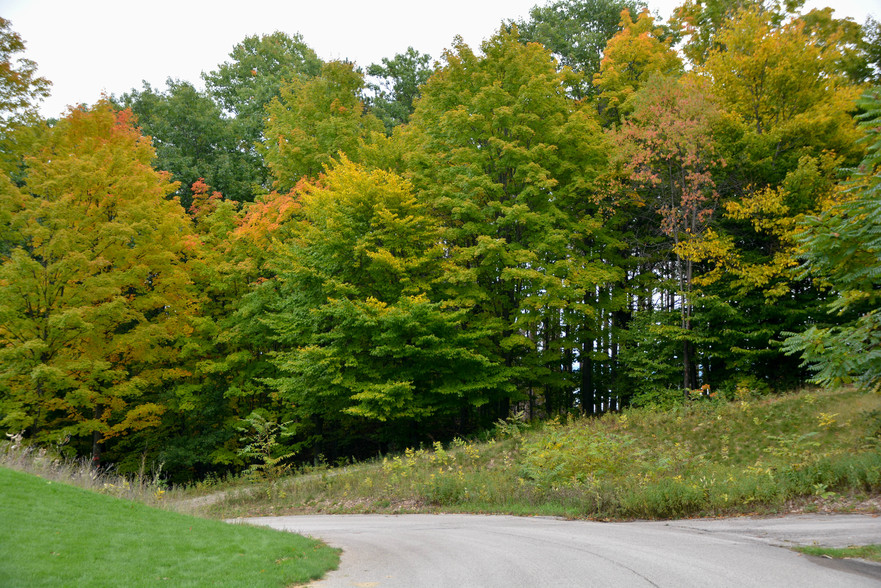 E Carter Rd, Traverse City, MI for sale - Building Photo - Image 1 of 29