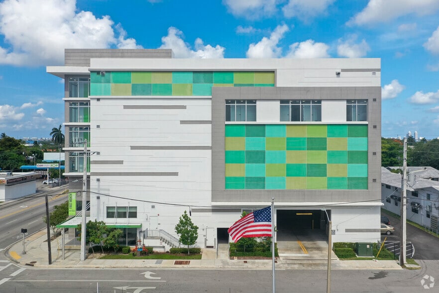 7865 NE 10th Ave, Miami, FL for lease - Building Photo - Image 3 of 4