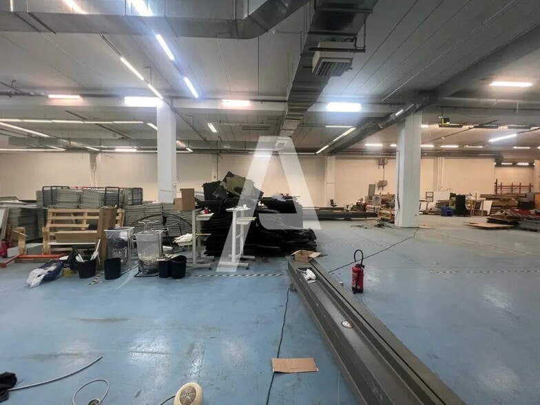 Flex in Ivry-sur-Seine for lease - Interior Photo - Image 2 of 4