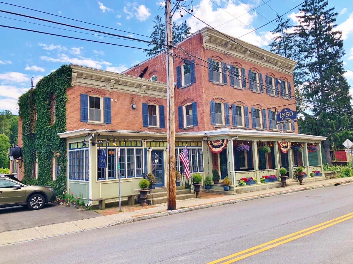 435 Main Street, Rosendale, NY 12472 1850 House Inn & Tavern
