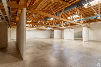 1090 N Palm Canyon Dr, Palm Springs, CA for lease Interior Photo- Image 1 of 7