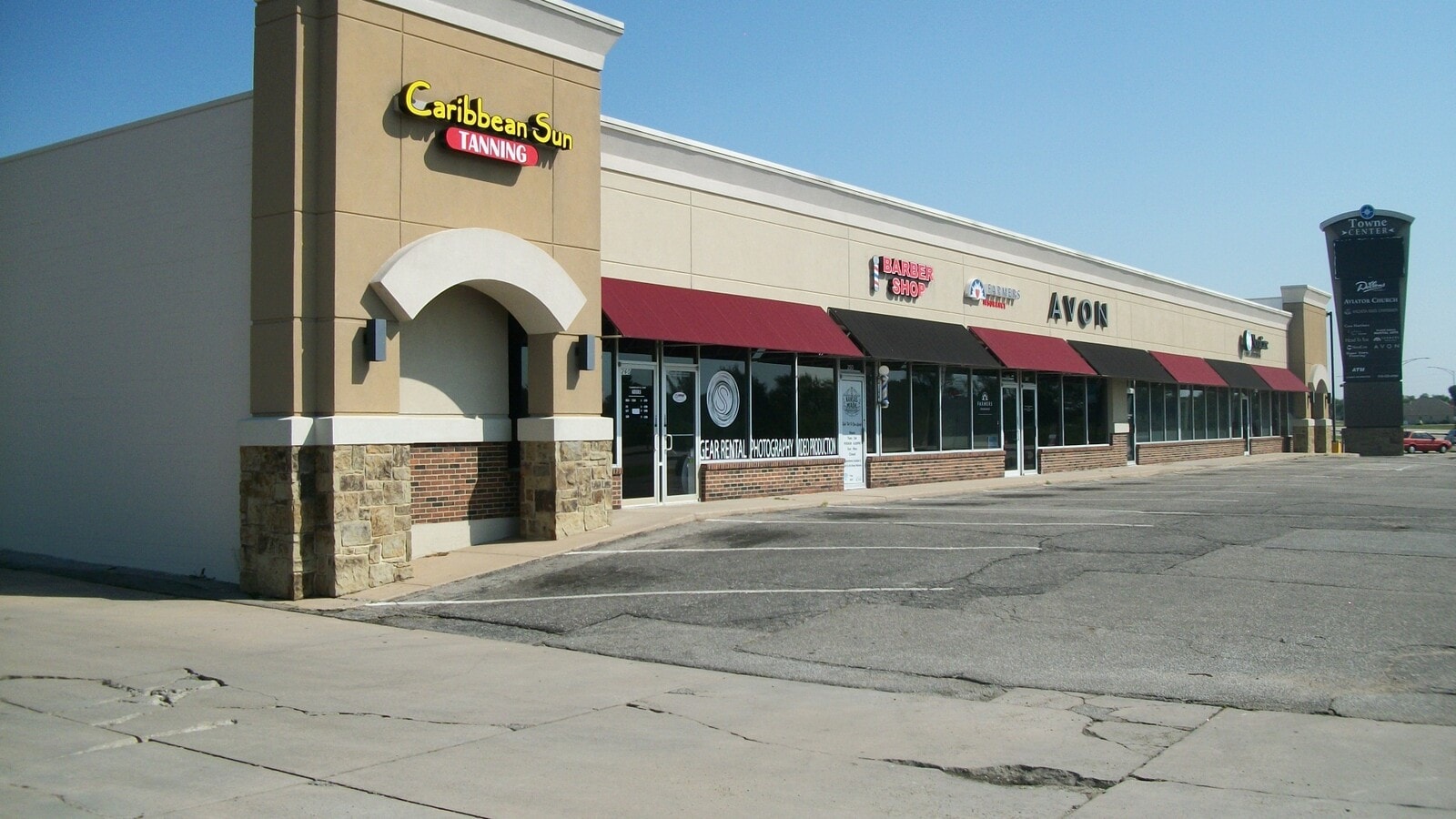 200 W Greenway Ct, Derby, KS 67037