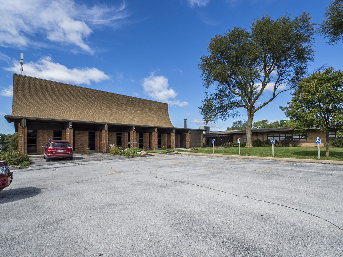 5020 Grand Ave, Omaha, NE 68104