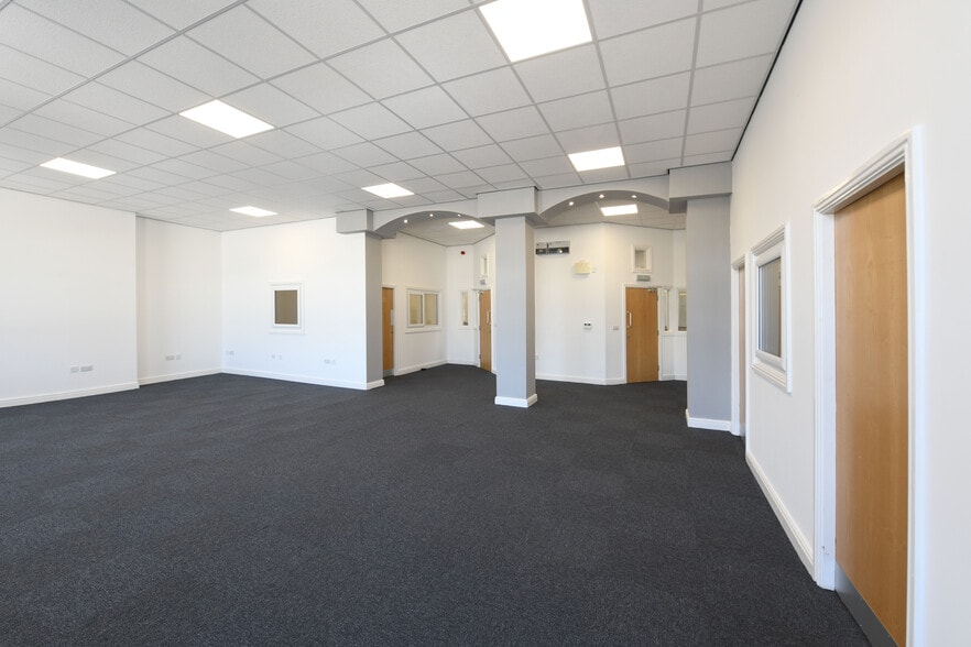 Chapel Rd, Oldham for lease - Building Photo - Image 2 of 7