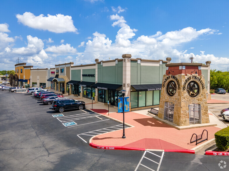 255-1 E Basse Rd, San Antonio, TX for lease - Building Photo - Image 1 of 14