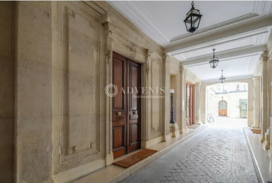 Office in Paris for lease - Building Photo - Image 2 of 11