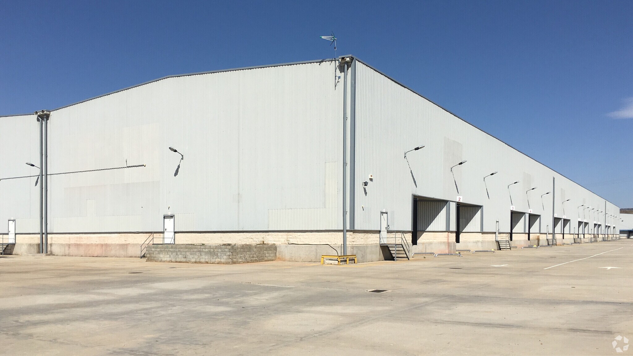 Calle Marianas, 52, Alovera, Guadalajara for sale Primary Photo- Image 1 of 1