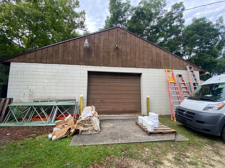 215 Lane Ave S, Jacksonville, FL for sale - Primary Photo - Image 1 of 17