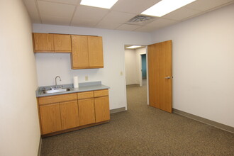 4600 W 77th St, Edina, MN for lease Building Photo- Image 2 of 3