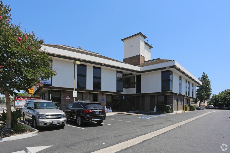 1100-1110 W La Palma Ave, Anaheim, CA for lease - Primary Photo - Image 1 of 5