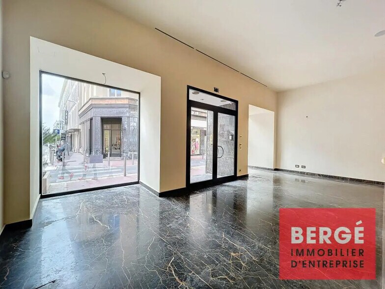 Retail in Cannes for lease - Interior Photo - Image 2 of 11