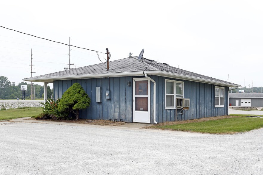 135 E Wendell Jacob Ave, Angola, IN for sale - Primary Photo - Image 1 of 1