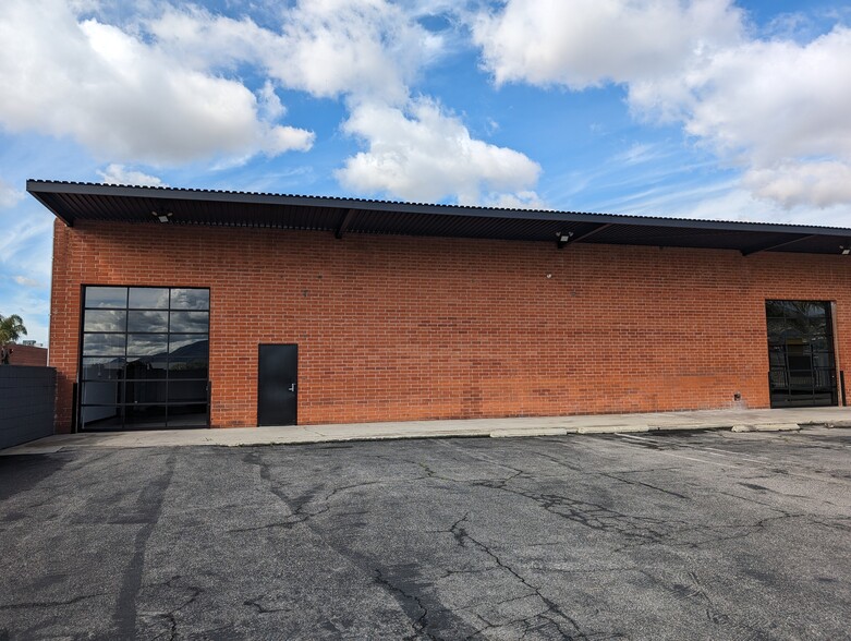 4100 Vanowen Pl, Burbank, CA for lease - Building Photo - Image 3 of 14
