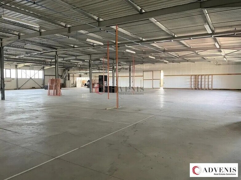 Flex in Cadaujac for lease - Interior Photo - Image 2 of 12