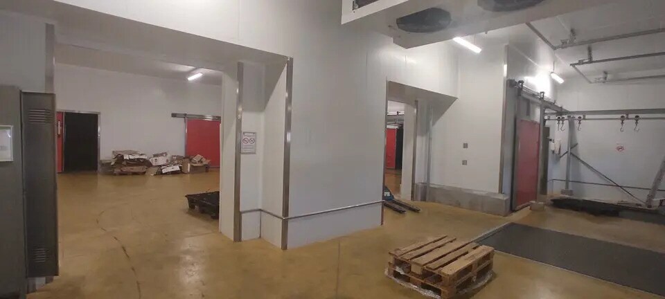 Industrial in La Tour-du-Pin for lease - Interior Photo - Image 3 of 11