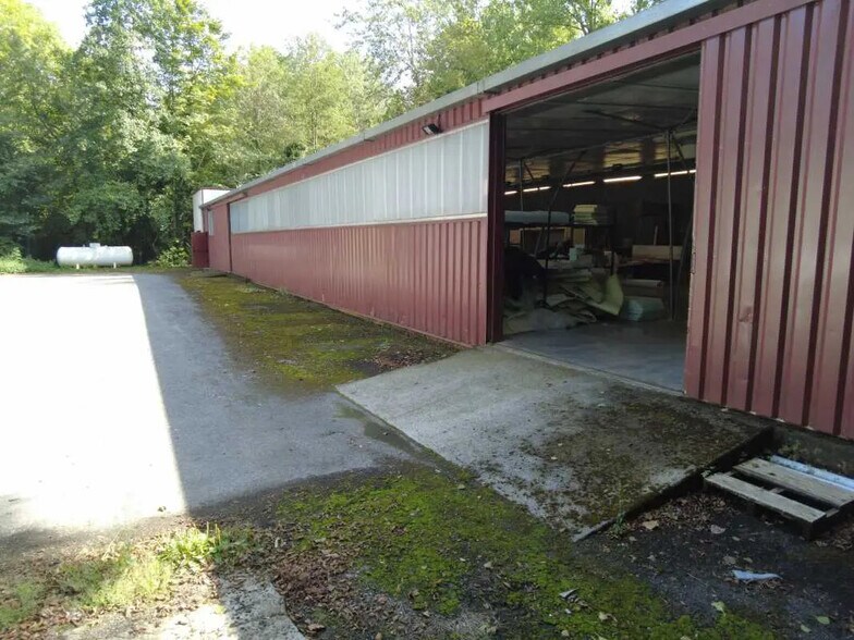 Flex in Béthisy-Saint-Pierre for lease - Building Photo - Image 2 of 3