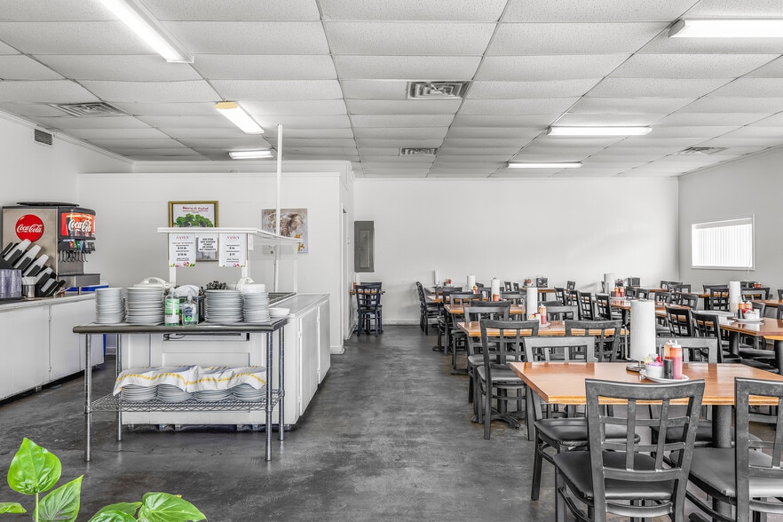 697 W Cherry St, Jesup, GA for sale - Building Photo - Image 3 of 46