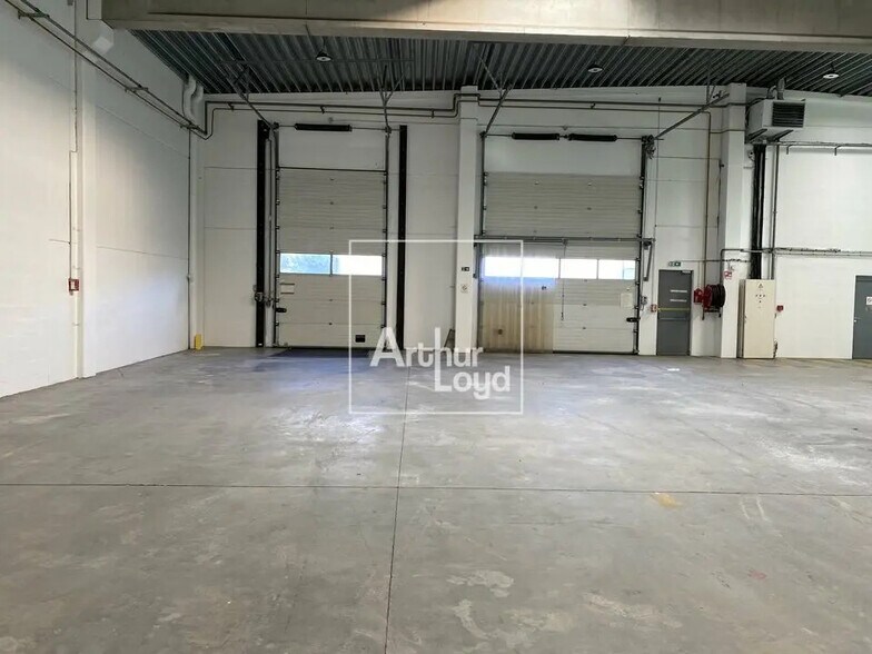 Flex in Chilly-Mazarin for lease - Interior Photo - Image 3 of 6