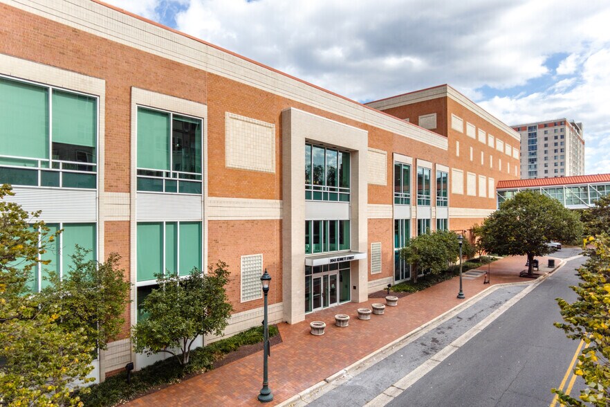 8045 Kennett St, Silver Spring, MD for lease - Building Photo - Image 2 of 9