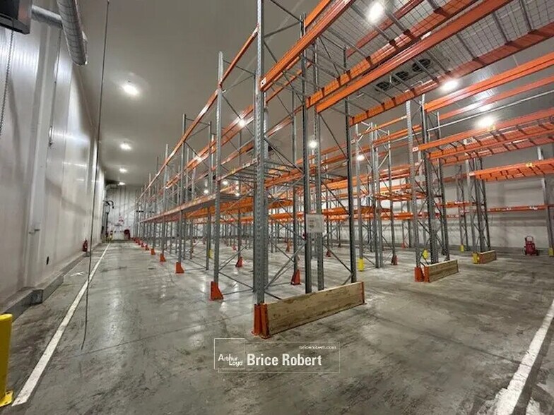 Office in Corbas for lease - Interior Photo - Image 2 of 7