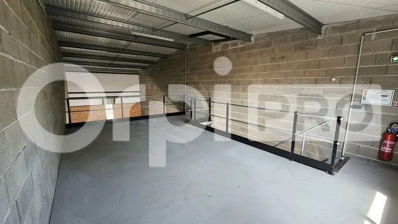 Flex in Gradignan for lease - Interior Photo - Image 2 of 4