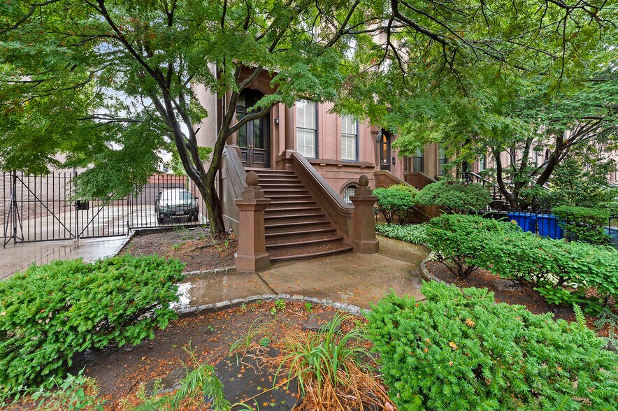 76 1st Pl, Brooklyn, NY for sale - Building Photo - Image 1 of 1