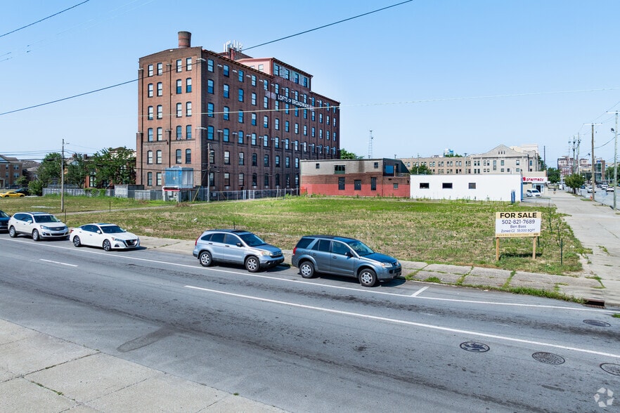430-440 E Broadway and Finzer, Louisville, KY for sale - Building Photo - Image 2 of 16