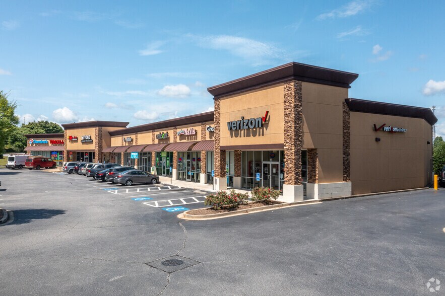 2 Benton Rd, Travelers Rest, SC for sale - Building Photo - Image 1 of 1