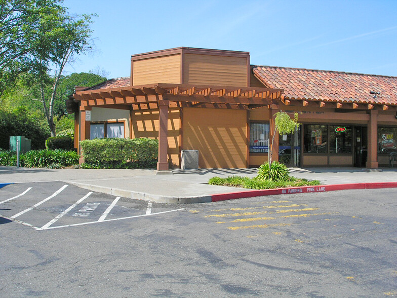 441 Stony Point Rd, Santa Rosa, CA for lease - Building Photo - Image 3 of 4