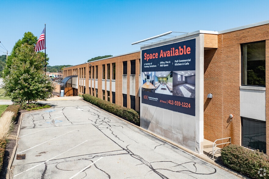 1740 Golden Mile Hwy, Monroeville, PA for lease - Building Photo - Image 2 of 33