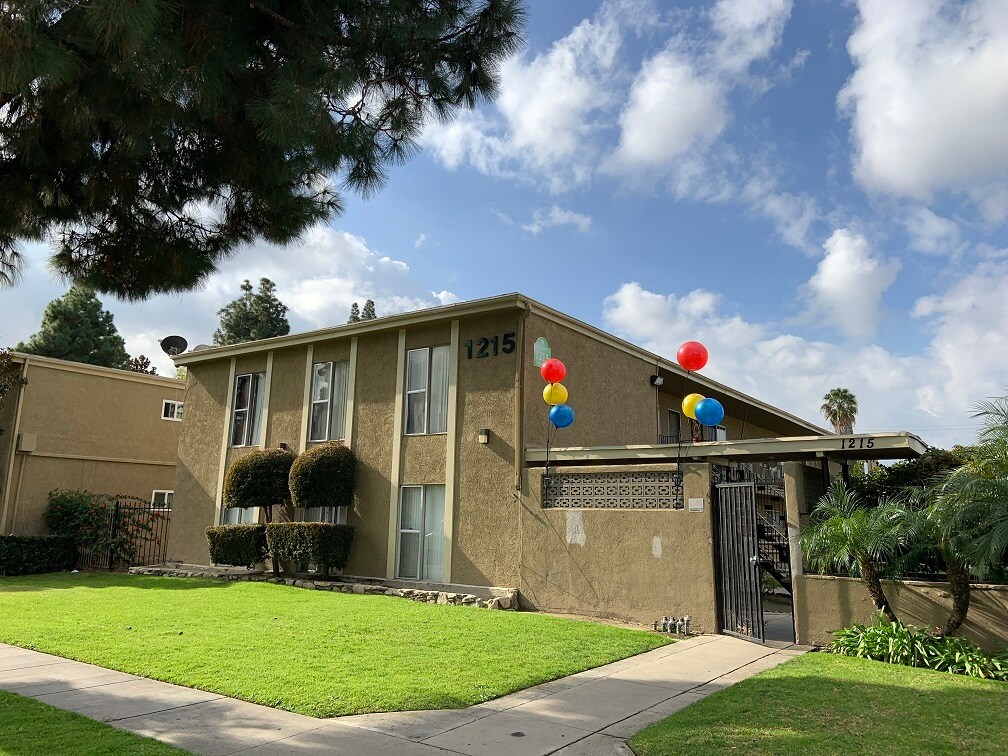 1215 N Dresden Pl, Anaheim, CA 92801