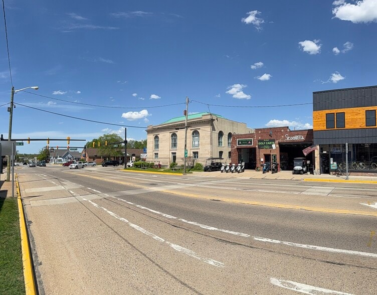 311 Broadway St, South Haven, MI for sale - Building Photo - Image 2 of 16