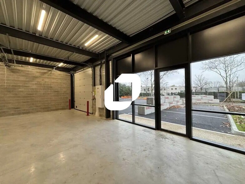 Flex in Bondoufle for lease - Building Photo - Image 3 of 19