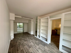 Office/Retail in Paris for lease Interior Photo- Image 2 of 8
