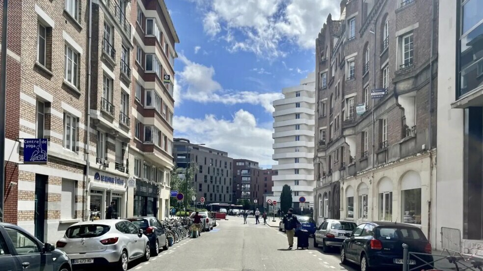 Retail in Lille for lease - Building Photo - Image 3 of 6