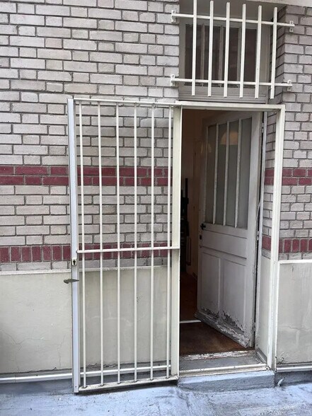 Retail in Vincennes for sale - Building Photo - Image 3 of 4