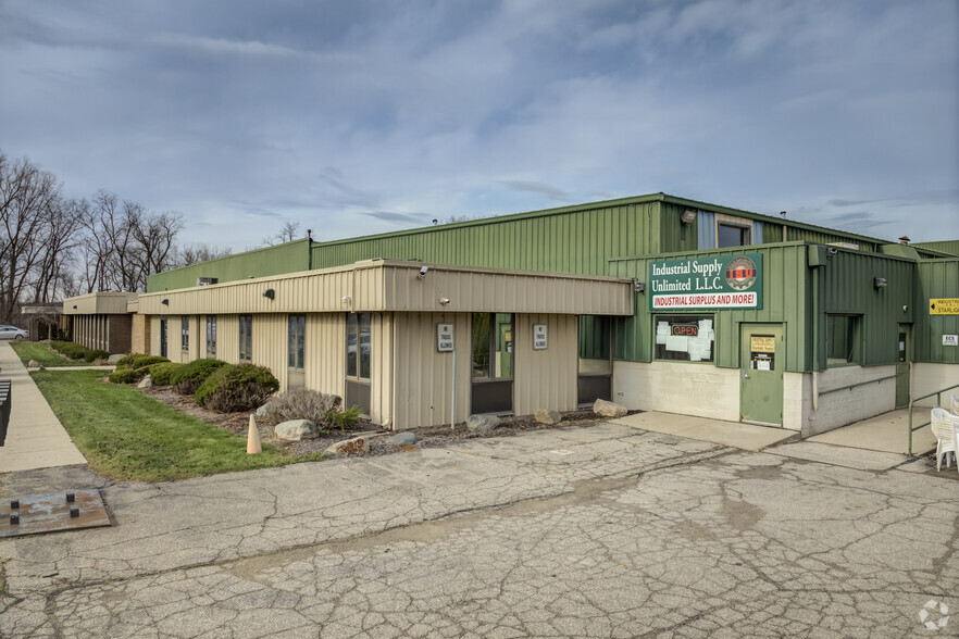 2440 W Highland Rd, Howell, MI for lease - Building Photo - Image 1 of 10