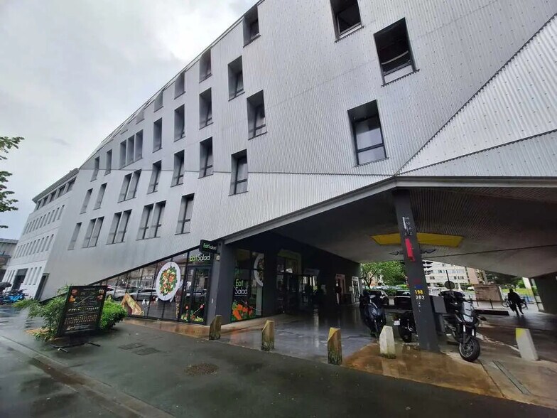 Office in Bordeaux for lease - Building Photo - Image 1 of 8