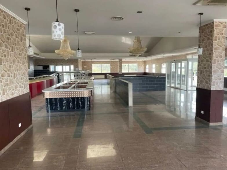 Retail in Barentin for sale - Interior Photo - Image 2 of 4