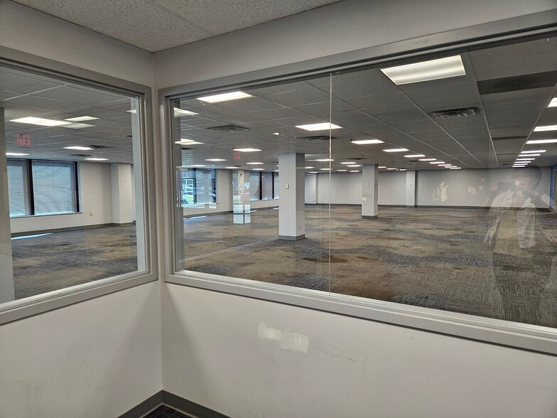 414 Summers St, Charleston, WV for lease - Interior Photo - Image 2 of 5