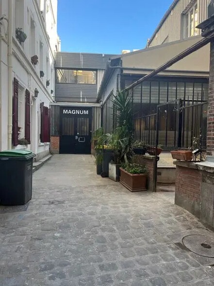 Office in Paris for lease - Building Photo - Image 1 of 13